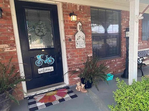 2nd image of 501 W Rebecca Ave