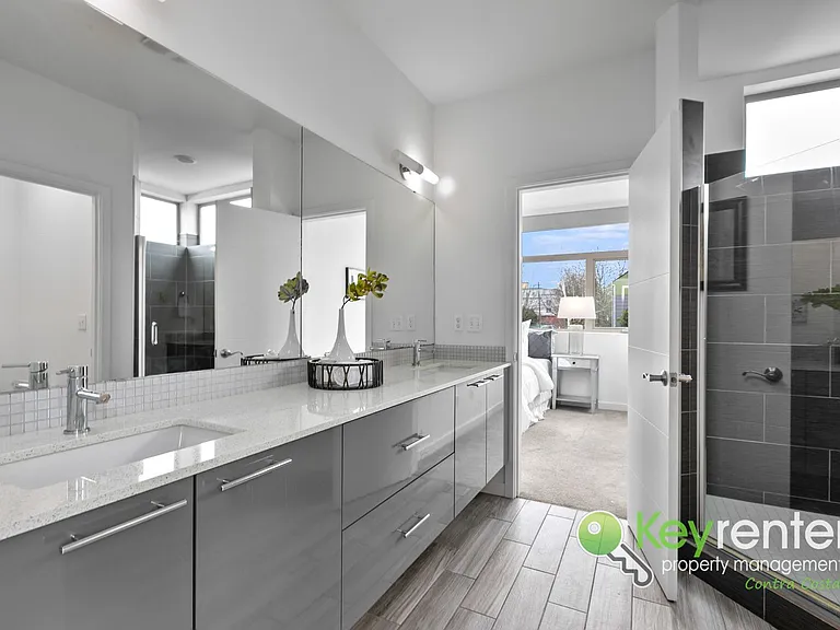 2514 S Washington St — Photo 4