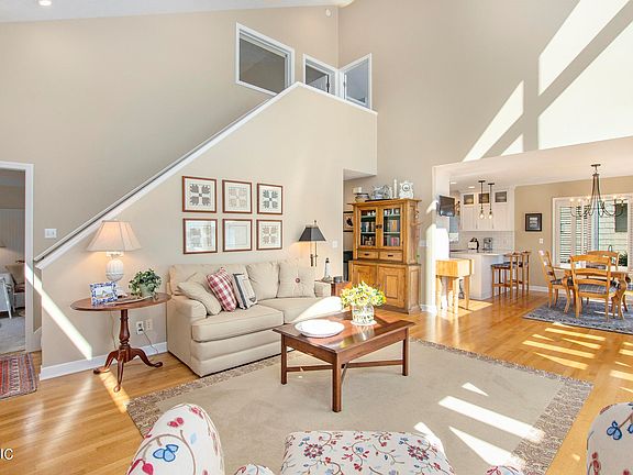 2nd image of 1315 Bayview Dr