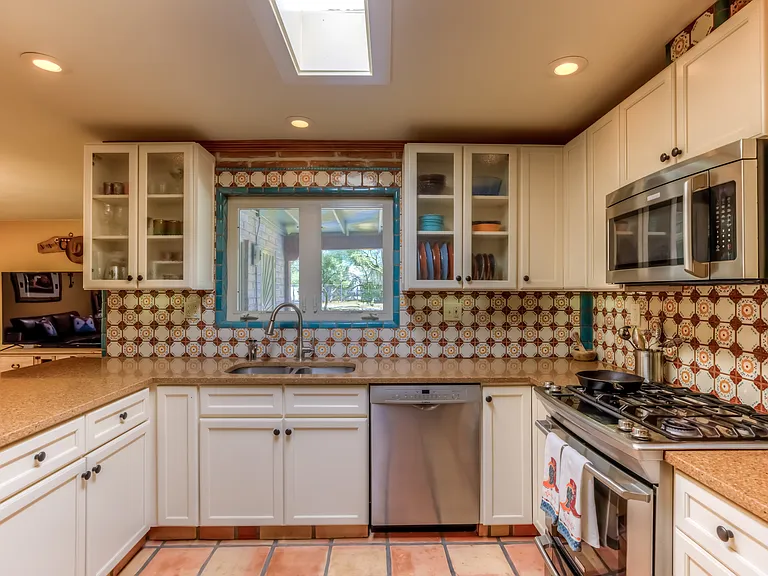 235 W Greenock Dr — Photo 7