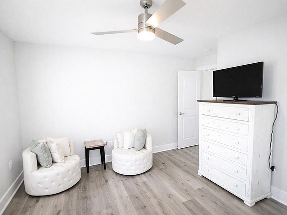 5th image of 100 Timber Ridge Dr