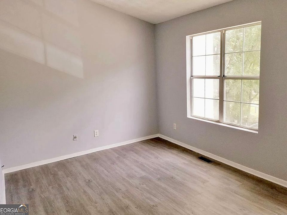 2nd image of 5687 Wells Cir
