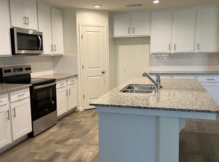 2174 W Escher Dr, Hanford, CA 93230