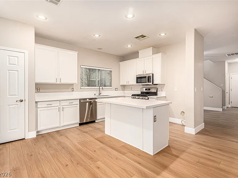 11209 Salentino Ave — Photo 17