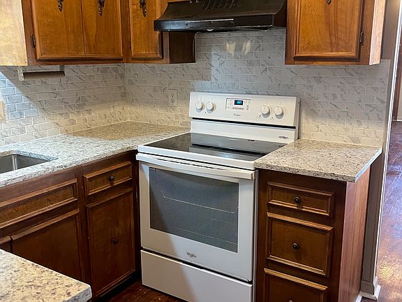 5th image of 213 Oak Ln #A