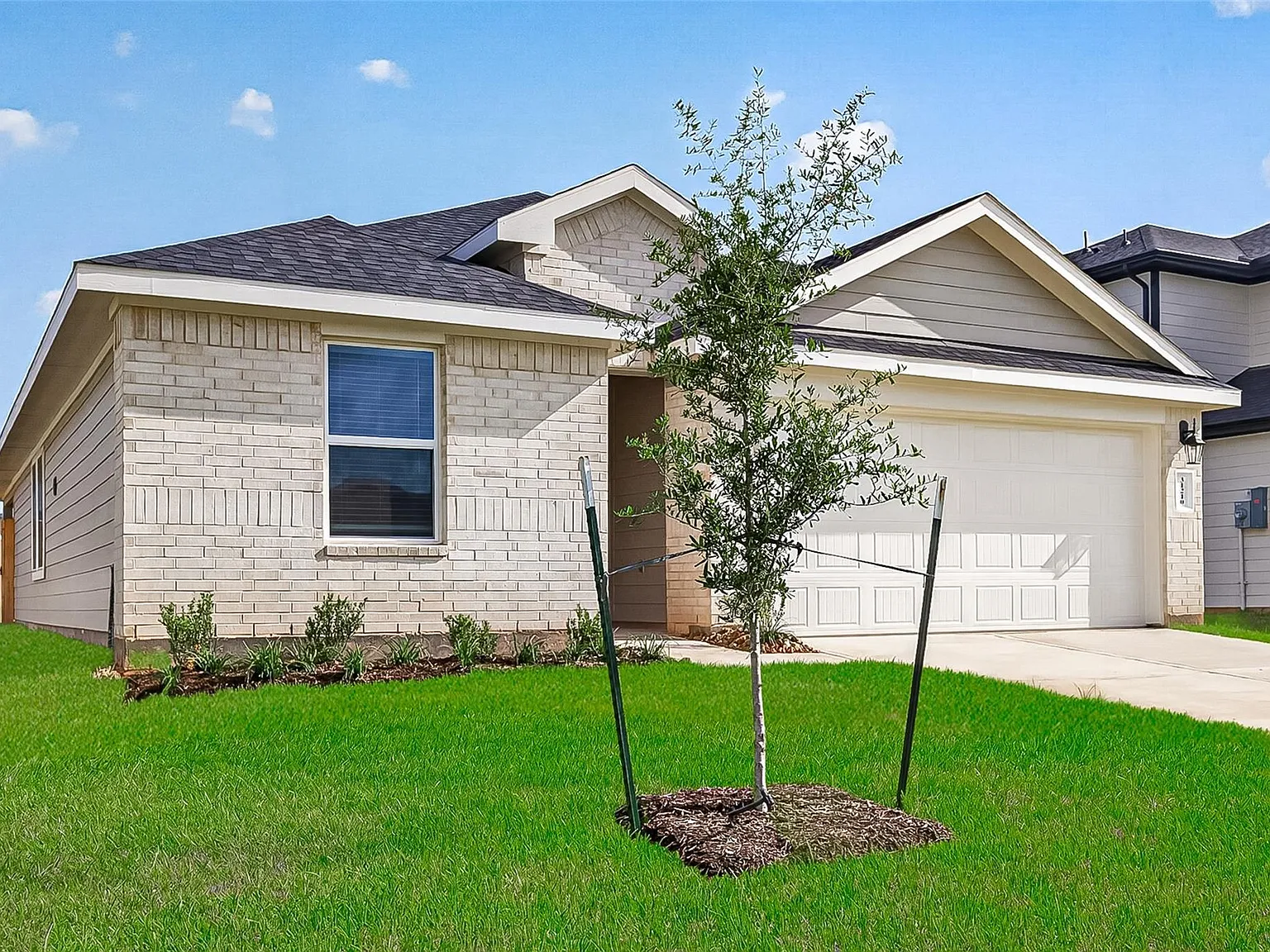 4 bed, 2.0 bath, 1717 sqft, $2,195 — Photo 2