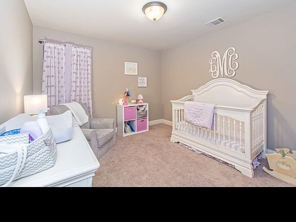 5th image of 423 Walter Dr