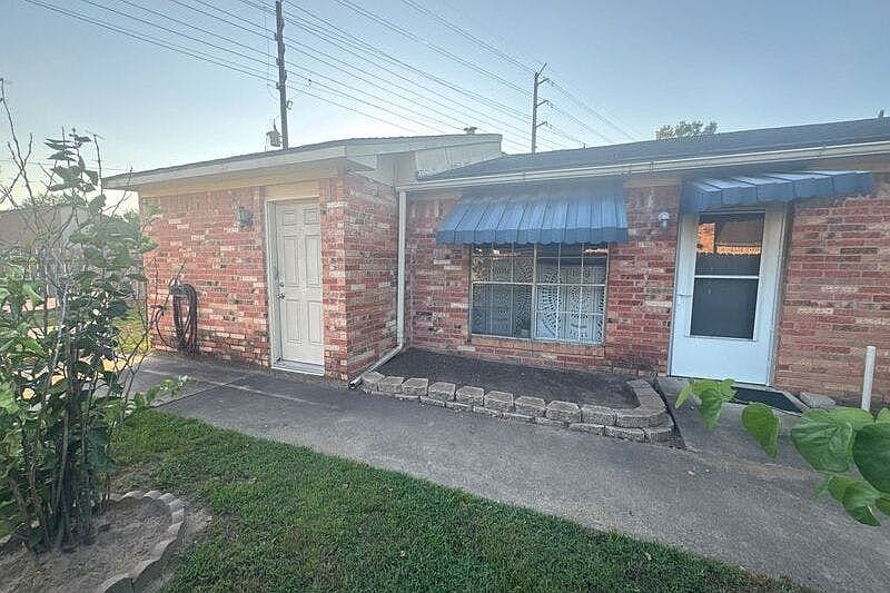 1st image of 1300 Eagle Lake Rd Unit 9