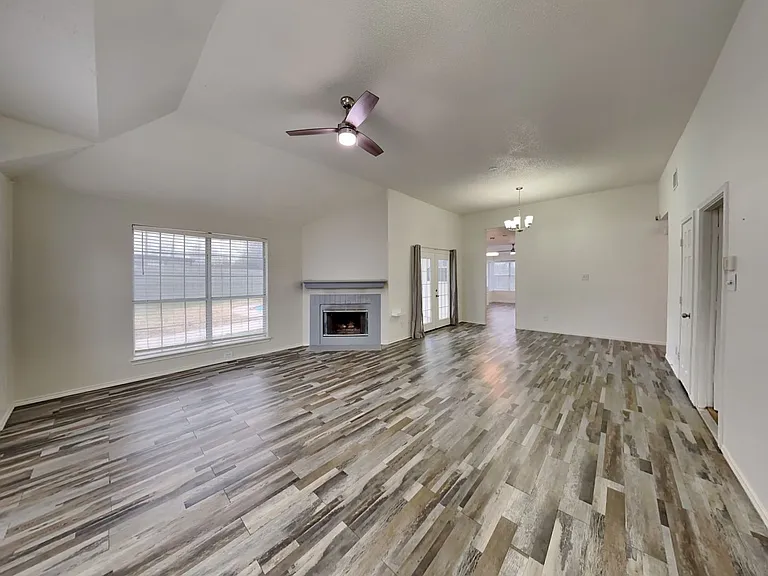 2829 Salado Trl — Photo 3