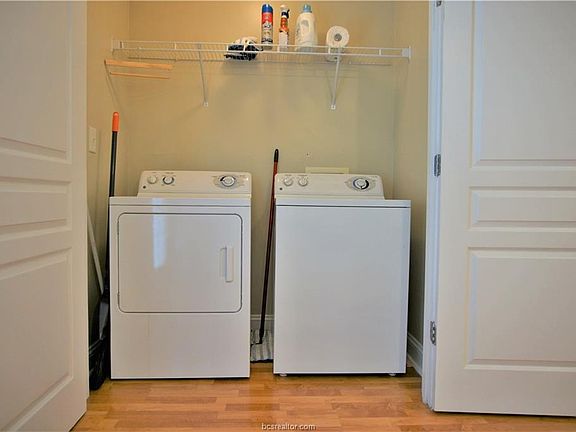 4th image of 1725 Harvey Mitchell Pkwy S APT 121