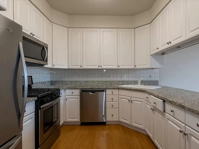 1166 W Grand Ave #2 — Photo 13
