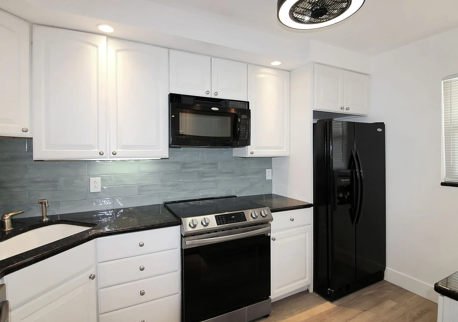 Bella Costa Annual Condo for Rent — Photo 3