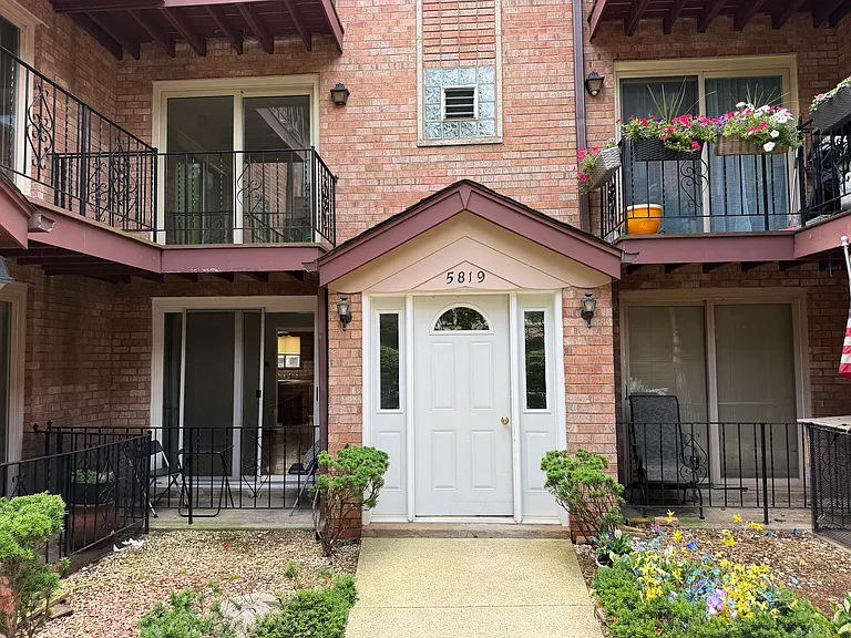 5819 W Higgins Ave #2D — Photo 2