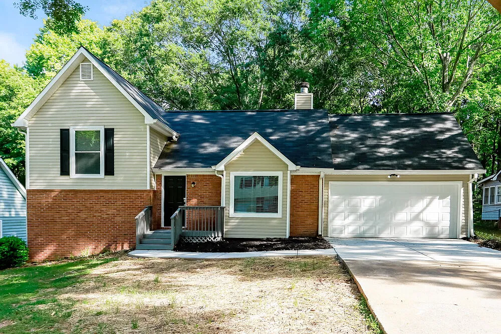 3 bed, 2.0 bath, 1354 sqft, $2,195 — Photo 1