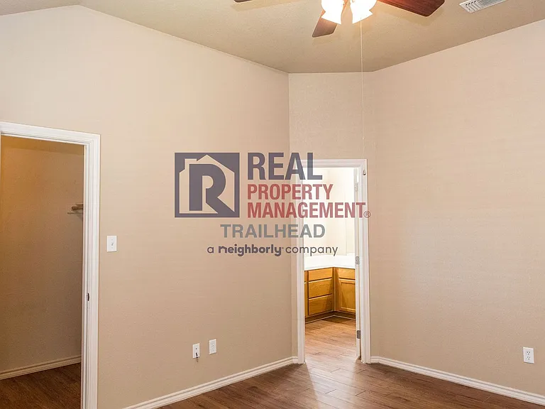 703 Bryan St — Photo 14