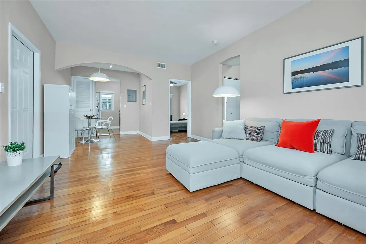 1 bed, 633 sqft, $2,100 — Photo 2