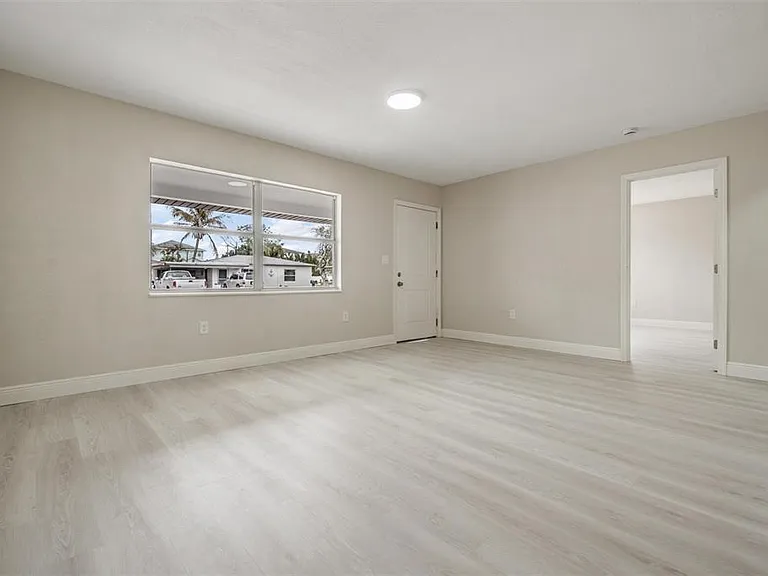 14040 Miramar Ave — Photo 8
