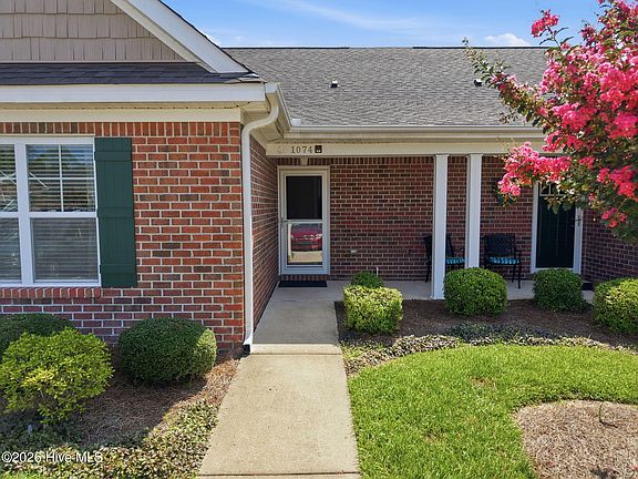 3rd image of 1074 Bridgeport Way