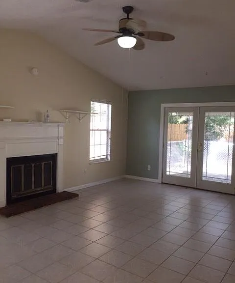 1097 Lovers Ln — Photo 2
