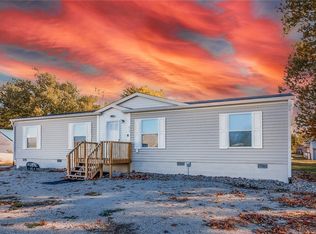 513 W North 1st St, Stewardson, IL 62463