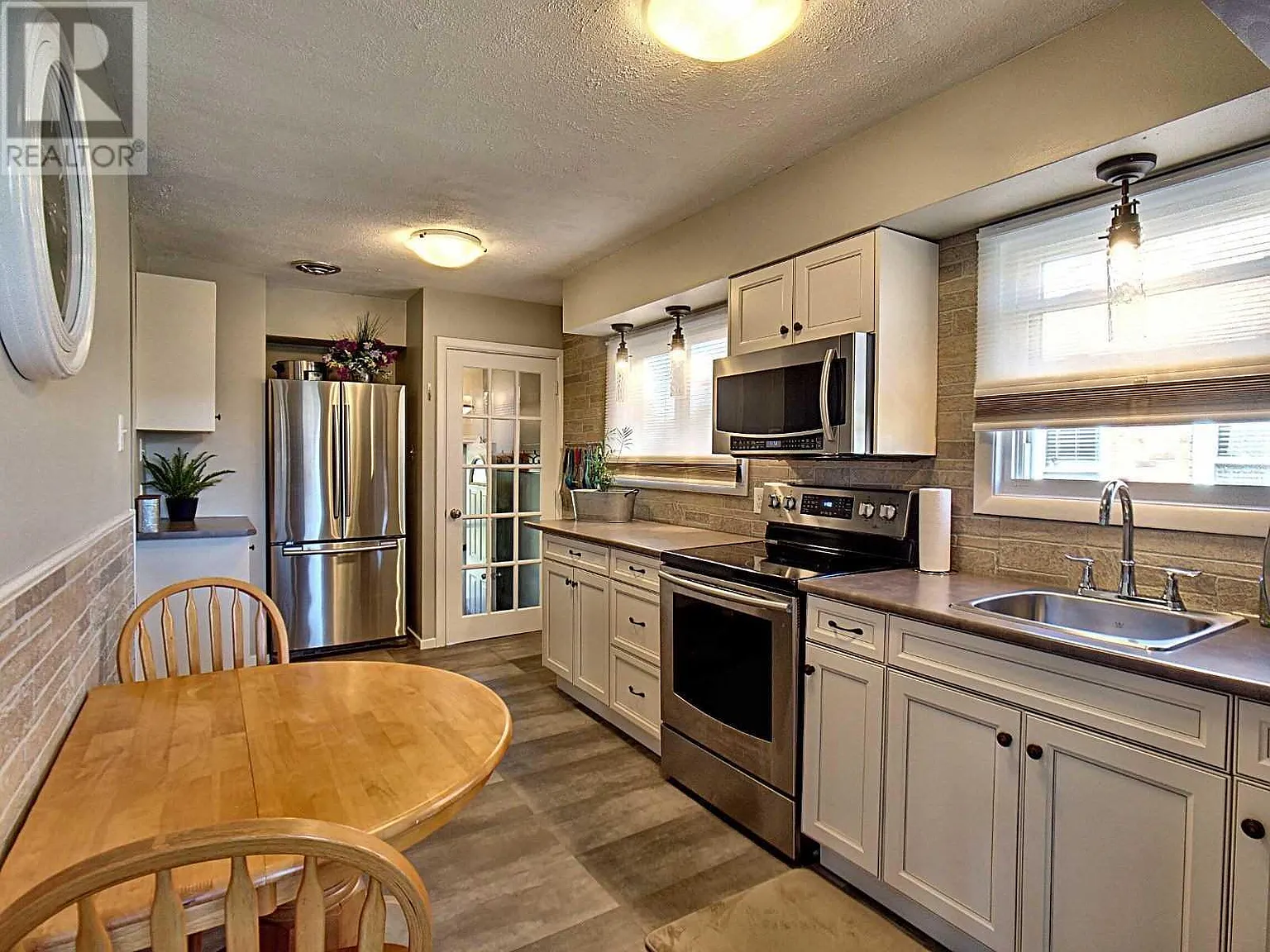 3 bed, $2,200 — Photo 3