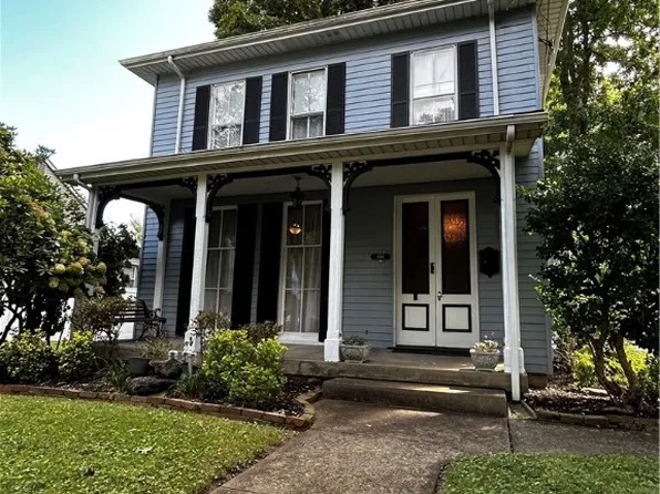 806 Main St, Belpre, OH 45714