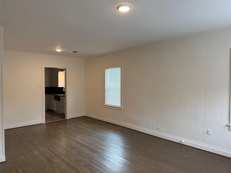 1106 S Jackson St — Photo 3