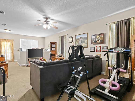 3rd image of 168 Drayton Cir