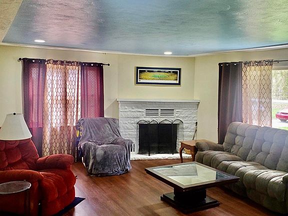 3rd image of 2963 Hoyt St