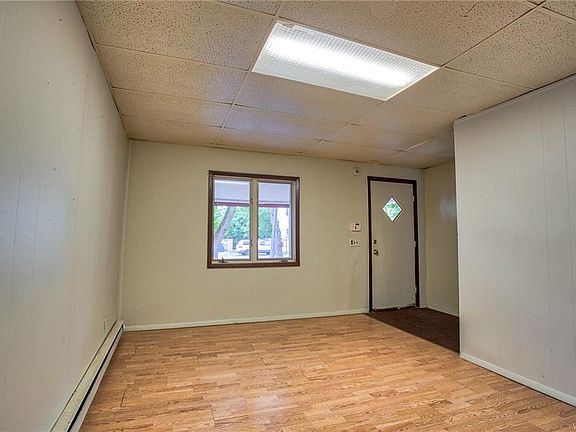 5th image of 92 Royal Ave