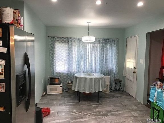 4th image of 770 Marilyn Ln