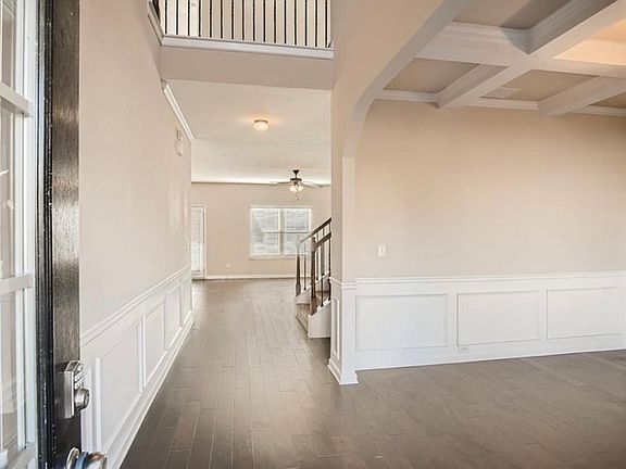 4th image of 913 Parkside Place Ave