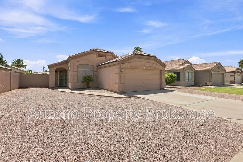 3 bed, 2.0 bath, 1266 sqft, $1,845 — Photo 1