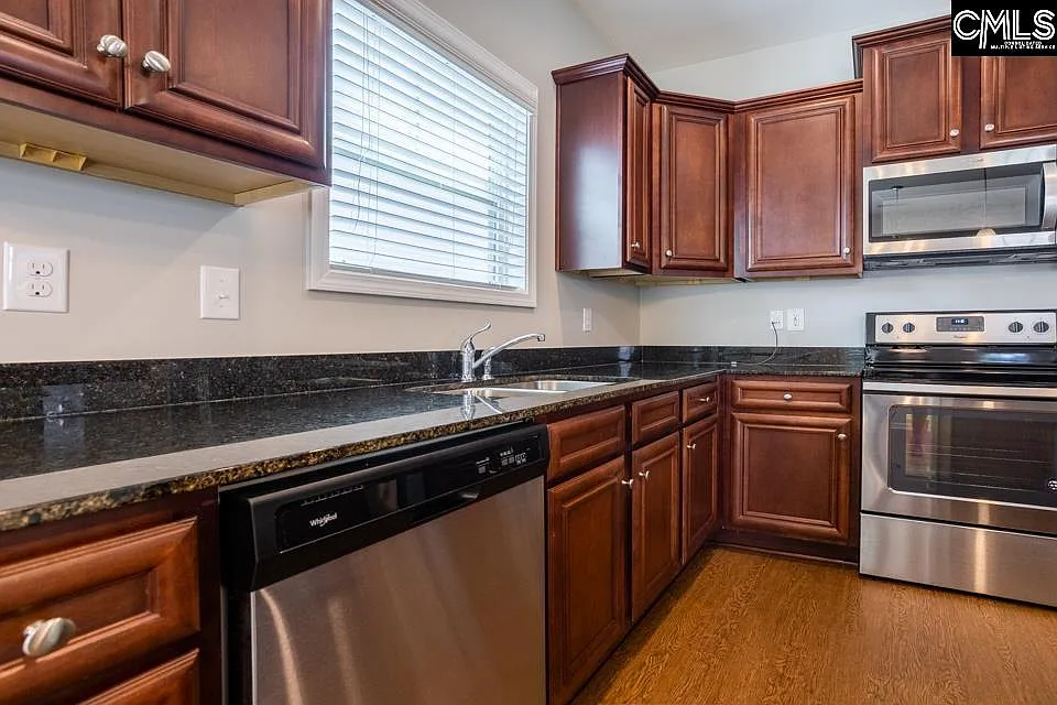 3 bed, 1608 sqft, $2,100 — Photo 4