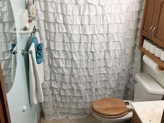 Upstairs full bath