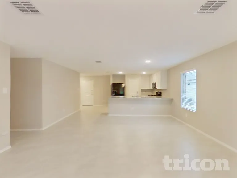 1704 Claireborne Ct — Photo 4