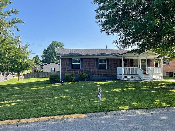 3rd image of 732 Estes Dr