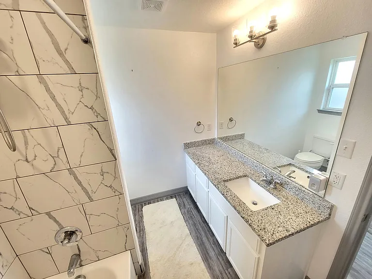 807 Holliday Dr — Photo 23