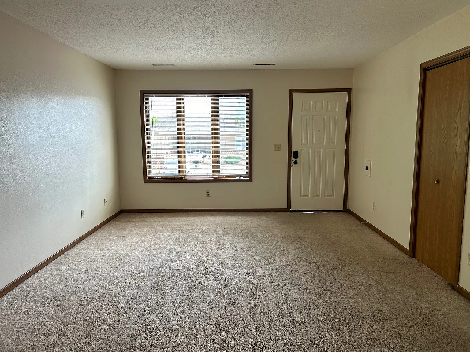 2 bed, $1,000 — Photo 3
