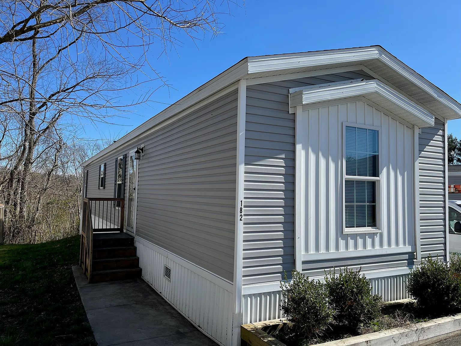182 Broadmore Dr photo 1