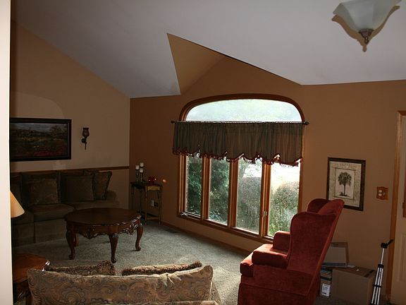 3rd image of 16509 Edgewood Dr