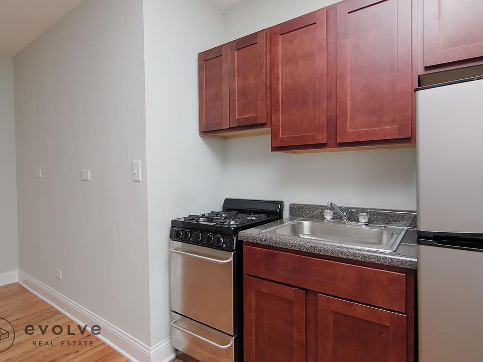 2nd image of 4546 N Damen Ave #305MG
