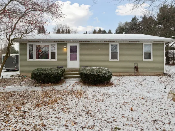 69440 Christiana Lake Rd, Edwardsburg, MI 49112