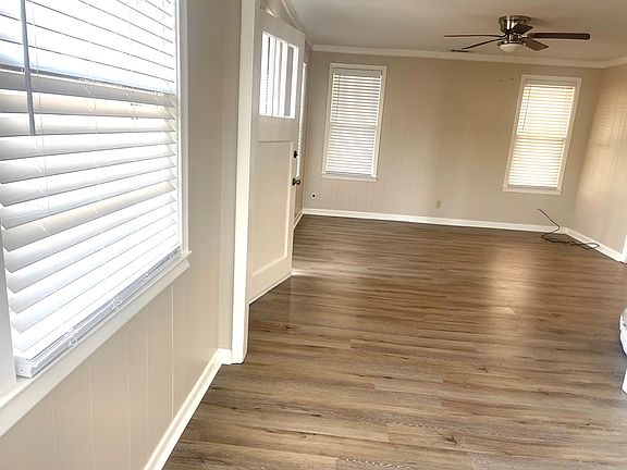 3rd image of 322 W Barton Ave