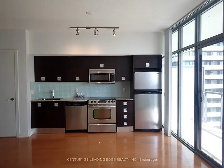 33 Charles St E #1912 — Photo 4
