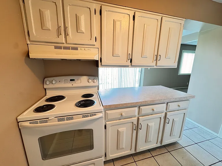 4403 S 27th St #6 — Photo 3
