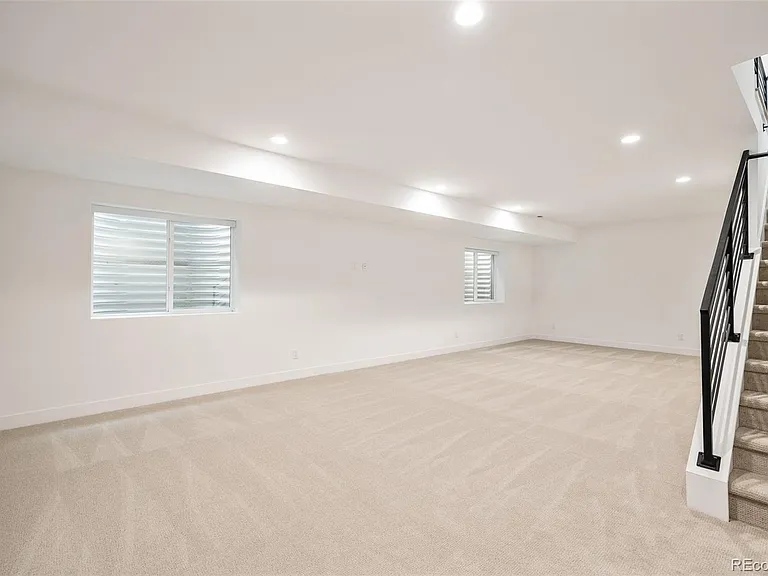 290 Monroe St — Photo 13