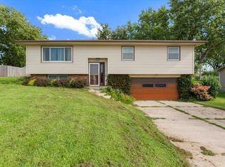 918 S Scenic Dr, Oakland, IA 51560