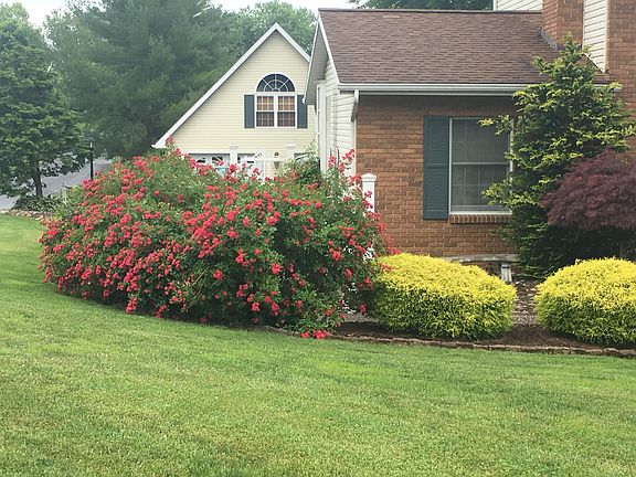 Corner lot / 2 Story Garage