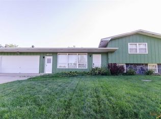 4011 Wonderland Dr, Rapid City, SD 57702